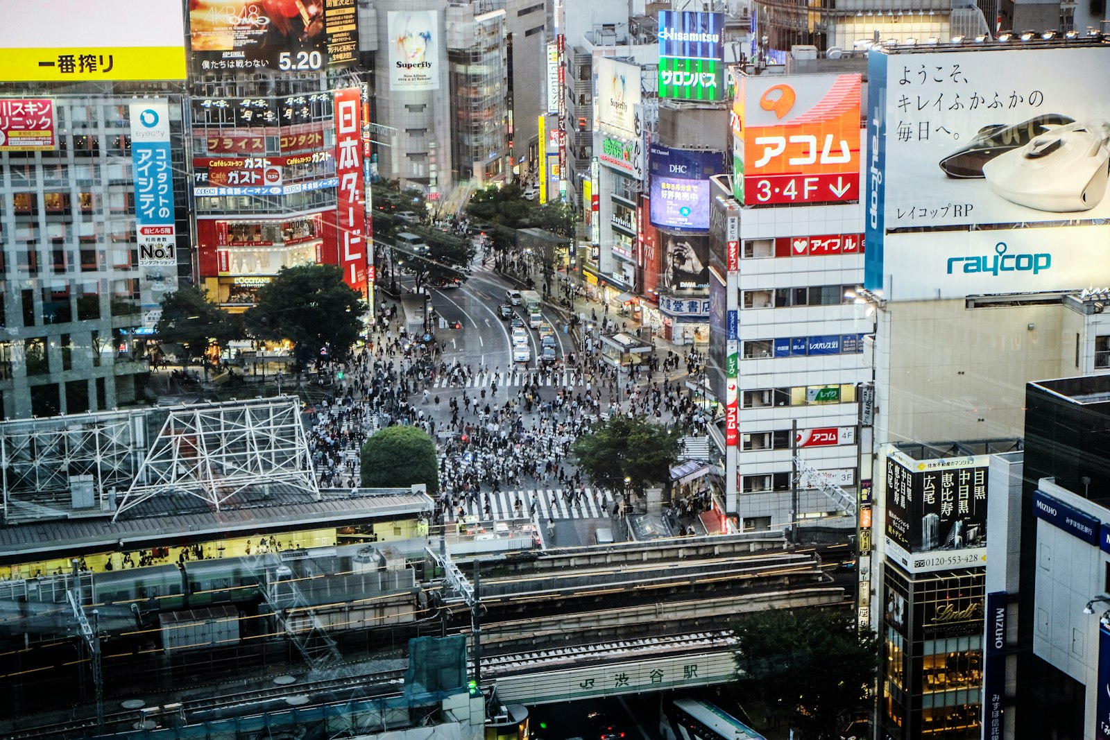 渋谷の街の広告