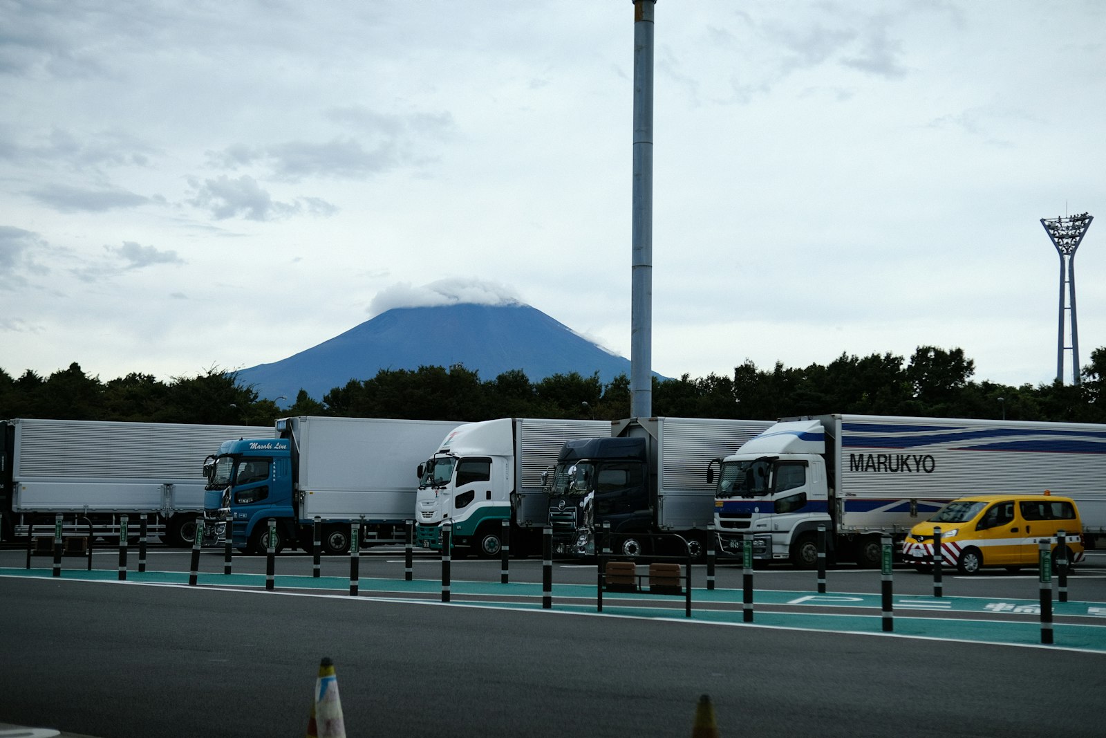 富士山とトラック